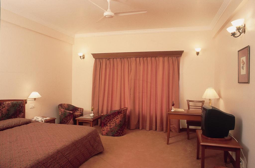 Hotel Express Residencia - Jāmnagar Habitación foto